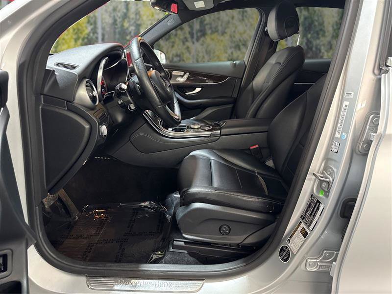 Used 2017 Mercedes-Benz GLC 300 4MATIC image 9