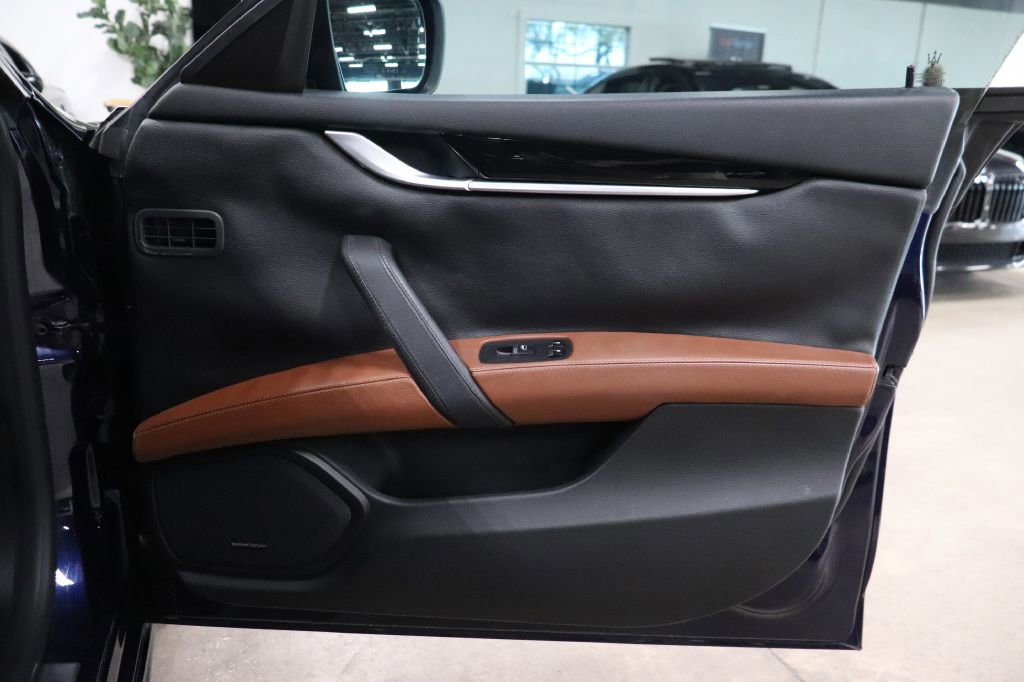 Used 2016 Maserati Ghibli S image 24