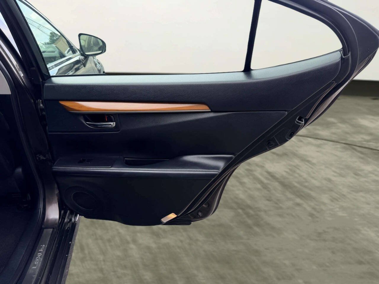 Used 2013 Lexus ES 300h w/ Luxury Pkg FWD image 24