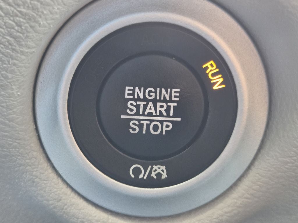 Used 2024 Chrysler Pacifica Touring-L FWD image 21