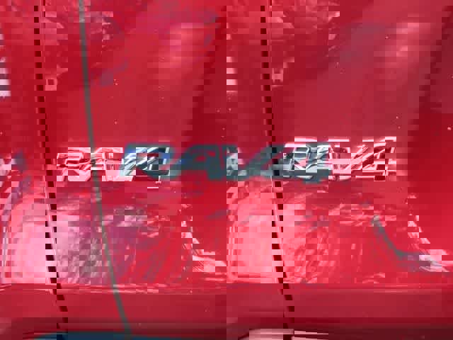 Used 2022 Toyota RAV4 XLE w/ Convenience Package image 7