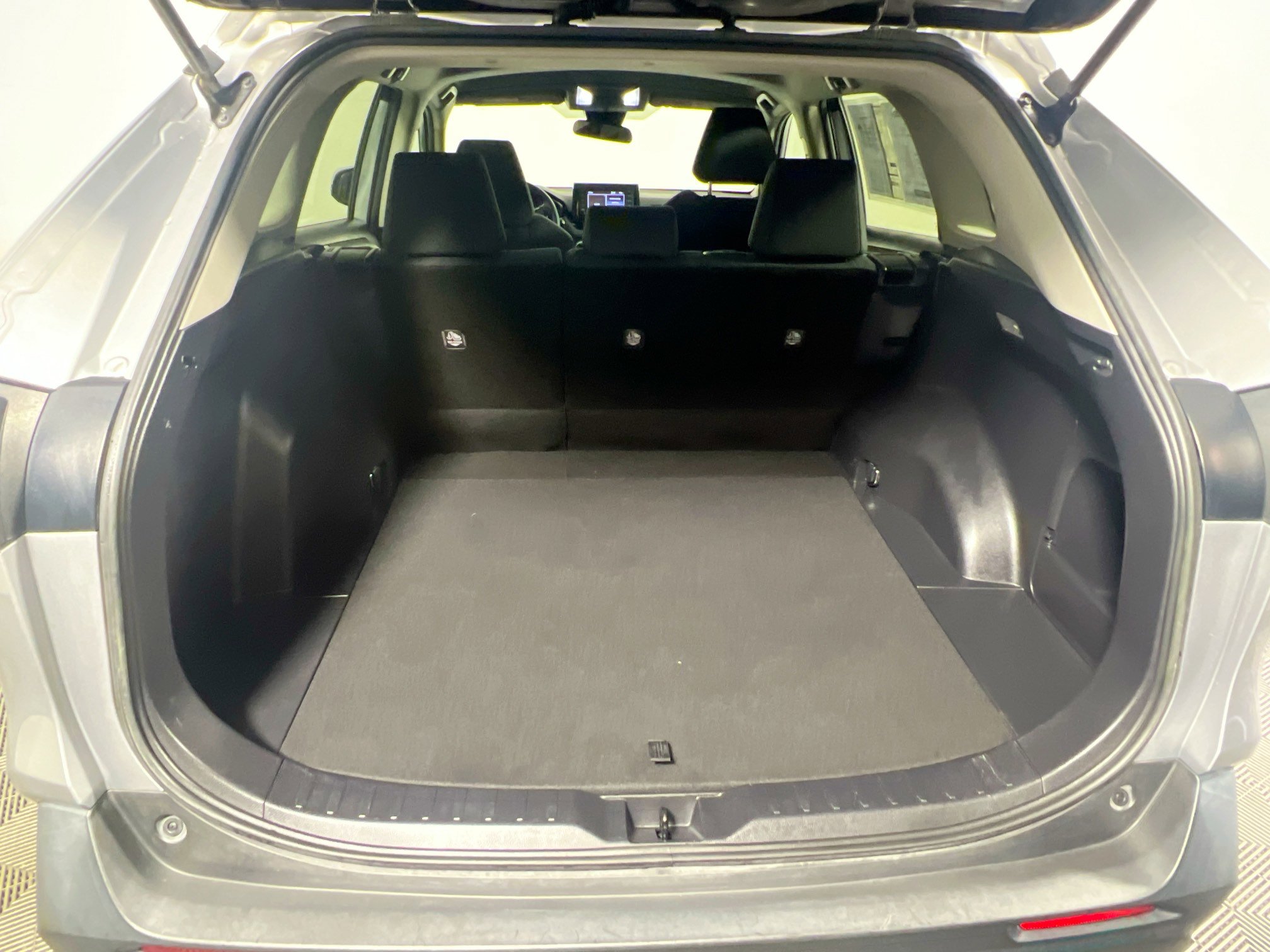 Used 2020 Toyota RAV4 LE image 32