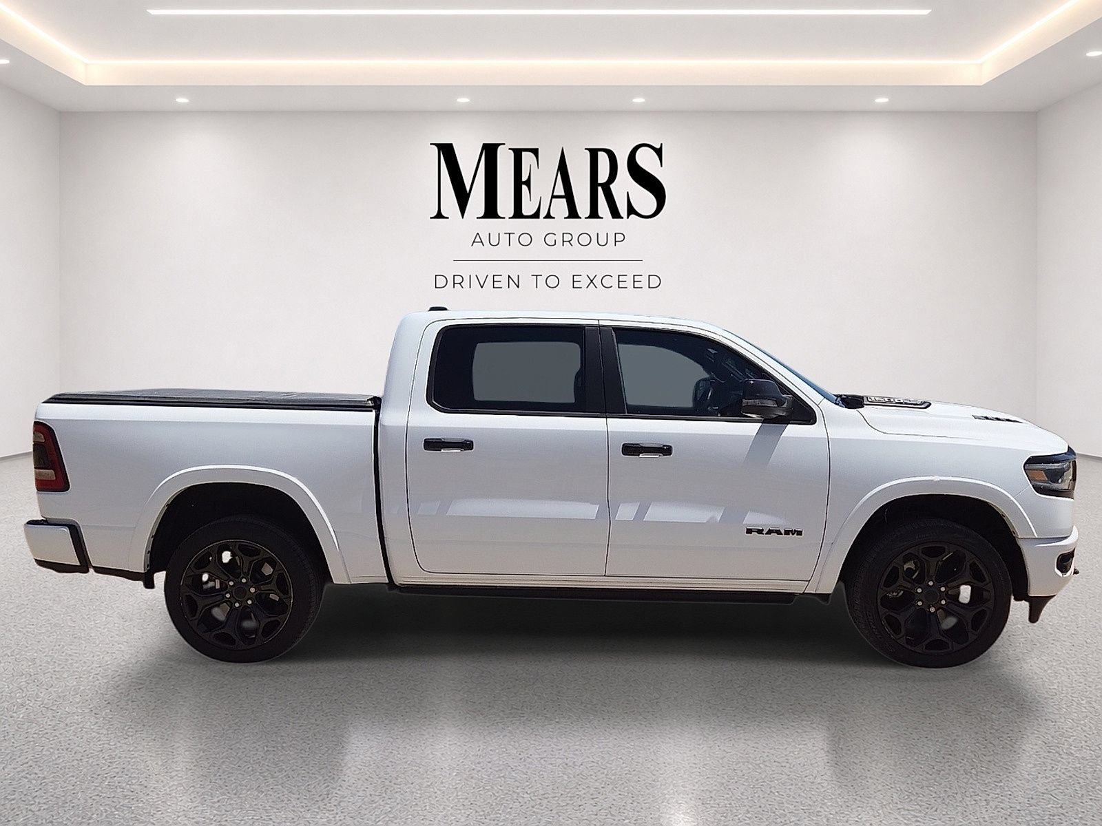 Used 2023 RAM 1500 Limited AWD/4WD image 6
