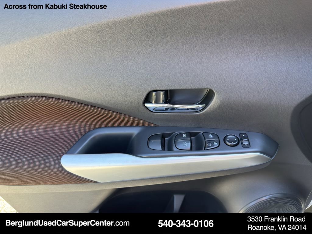 Used 2020 Nissan Kicks SR w/ Exterior Package image 16