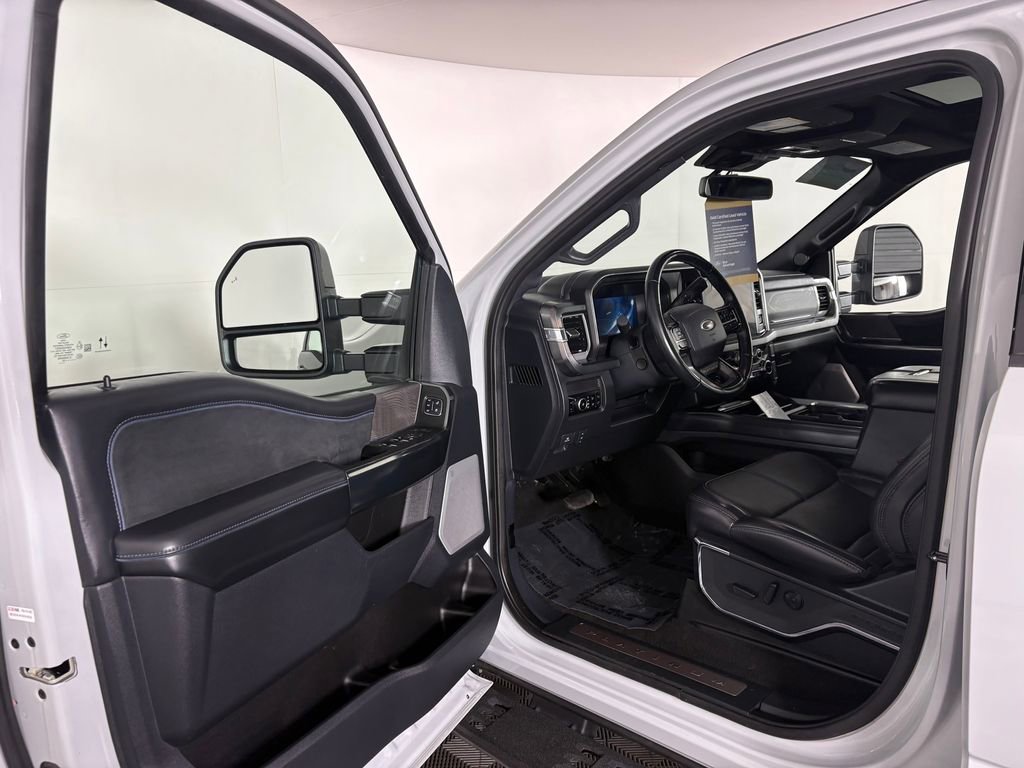 Certified 2025 Ford F350 Platinum w/ Tremor Off-Road Package AWD/4WD image 11