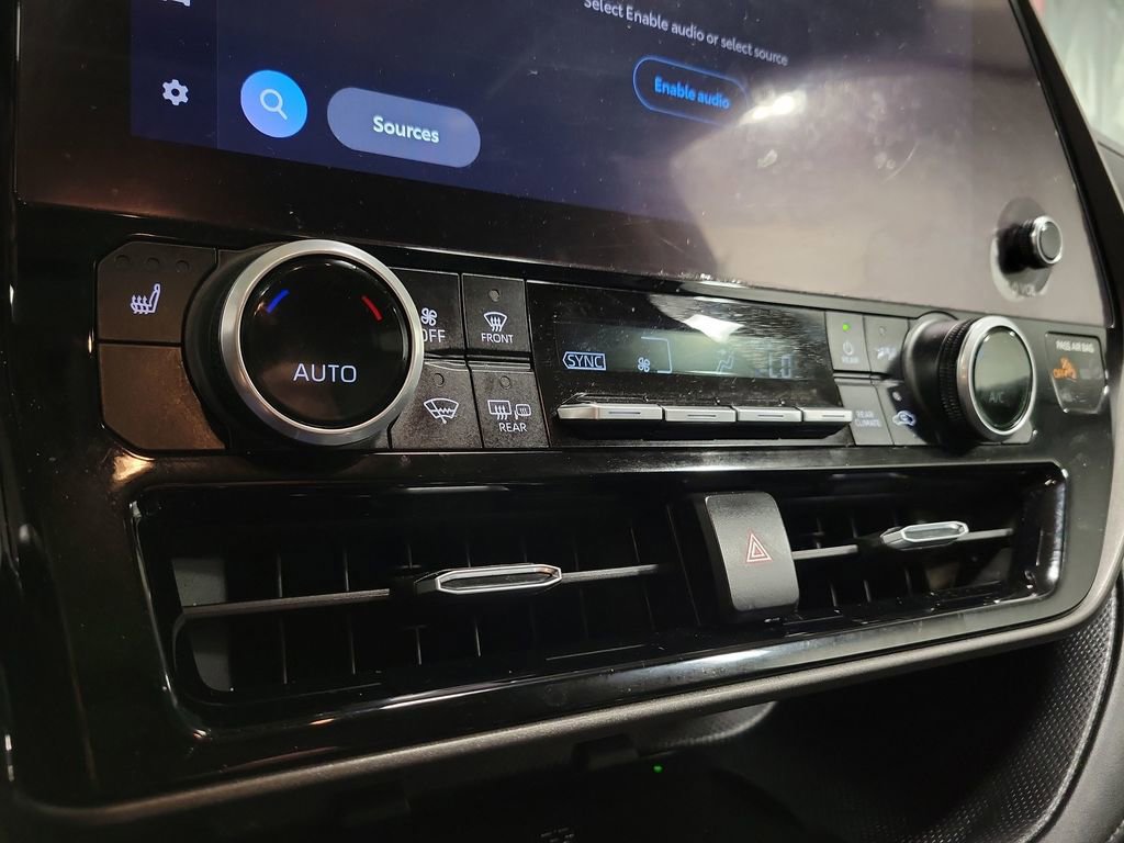 Used 2023 Toyota Highlander XLE FWD image 17