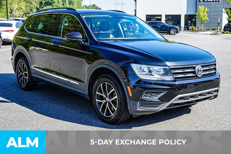 Used 2021 Volkswagen Tiguan SE w/ Panoramic Sunroof Package FWD image 3