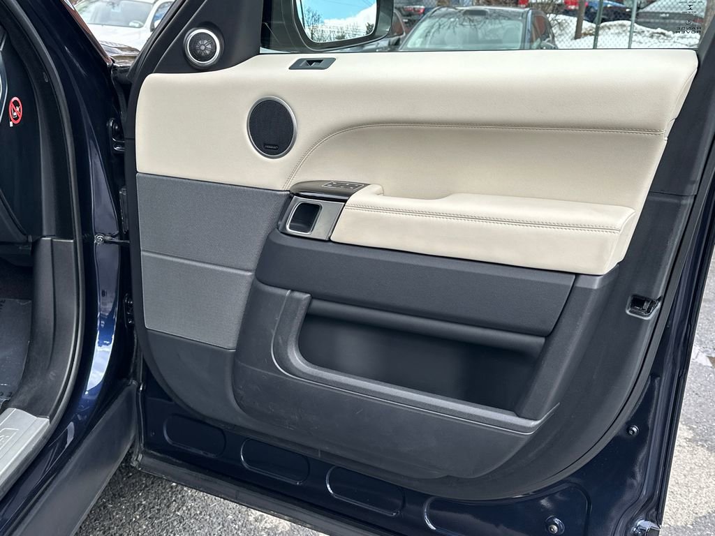 Used 2016 Land Rover Range Rover Sport HSE image 16