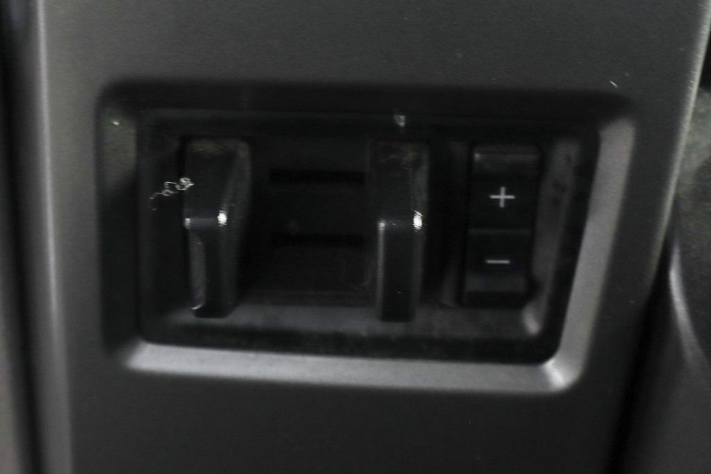 Used 2017 Ford F550 2WD Regular Cab Super Duty image 39