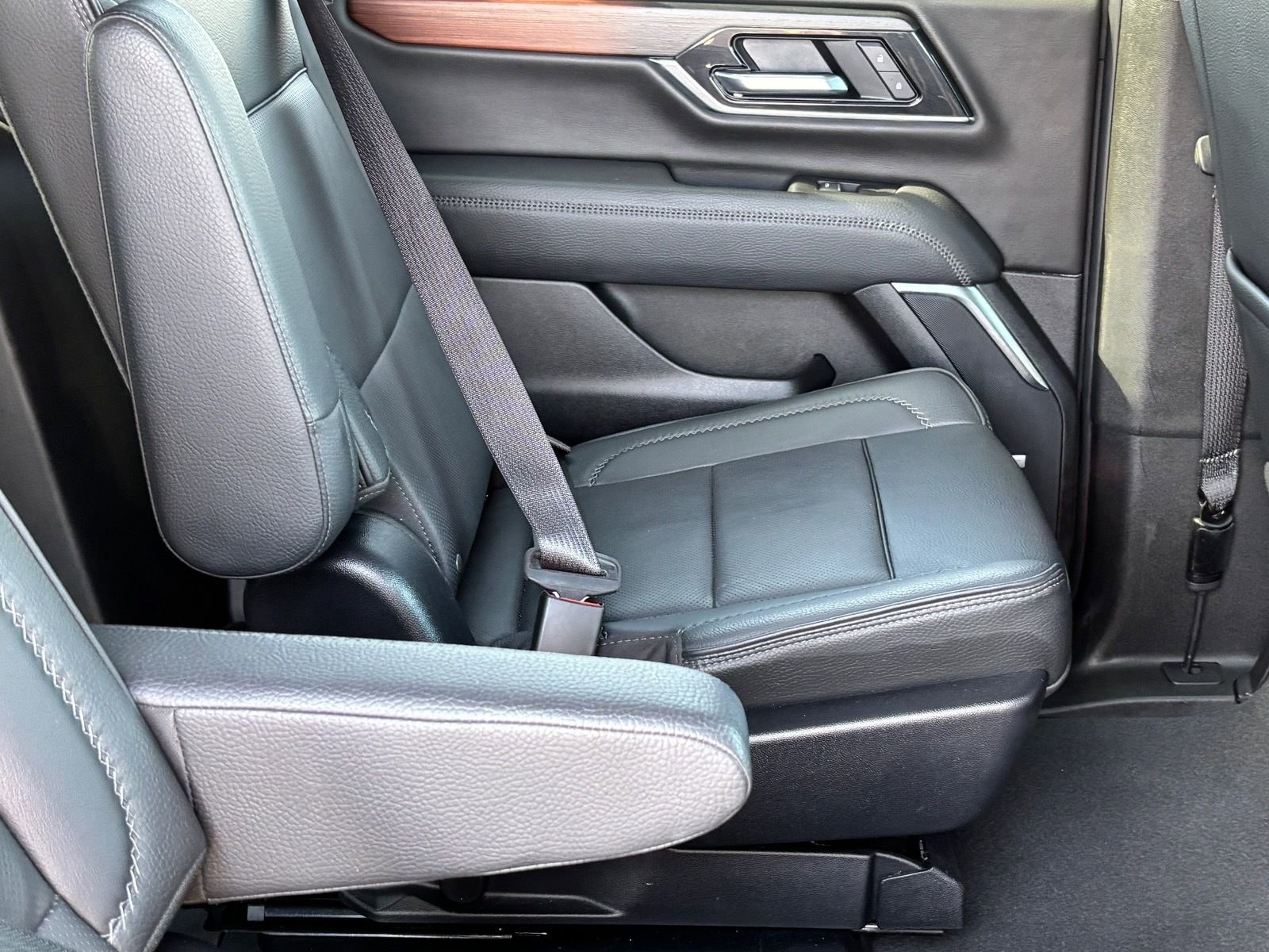 Used 2025 GMC Yukon XL Denali AWD/4WD image 11