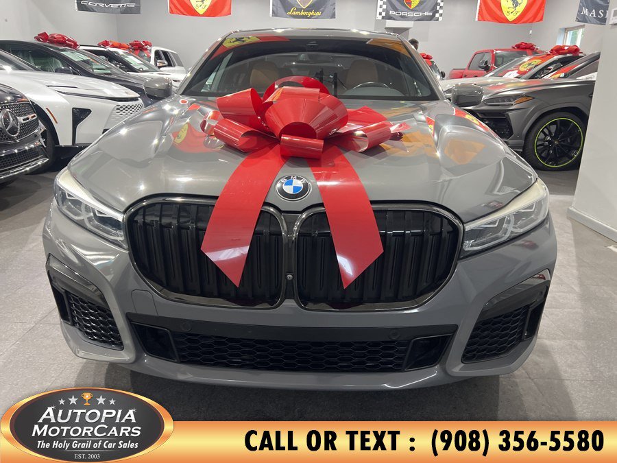 Used 2022 BMW 740i w/ M Sport Package RWD image 7