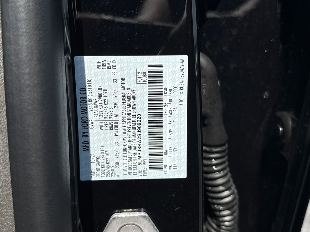 Used 2025 Lincoln Nautilus Reserve w/ Jet Appearance Package AWD/4WD image 7