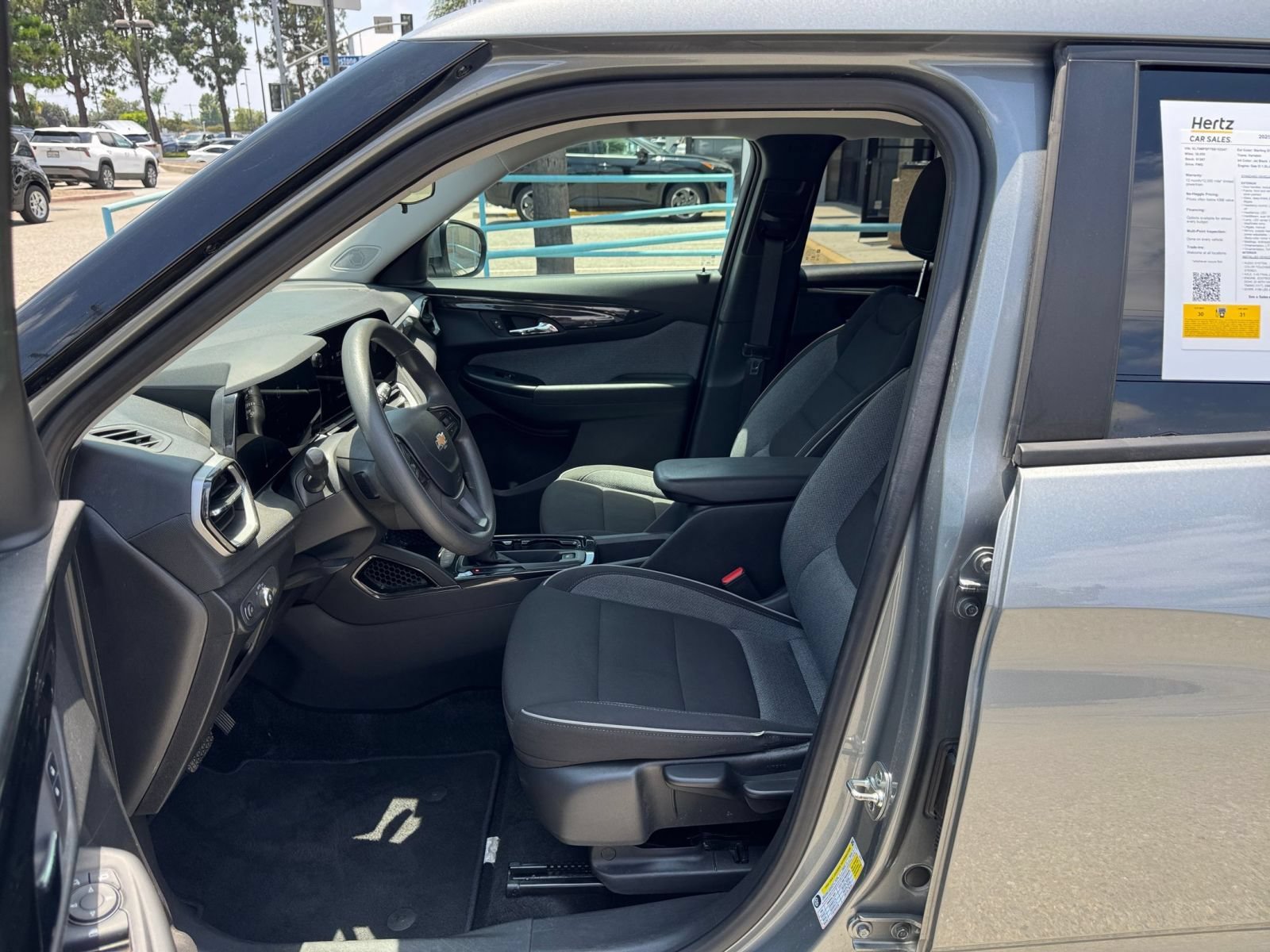 Used 2025 Chevrolet TrailBlazer LT FWD image 25