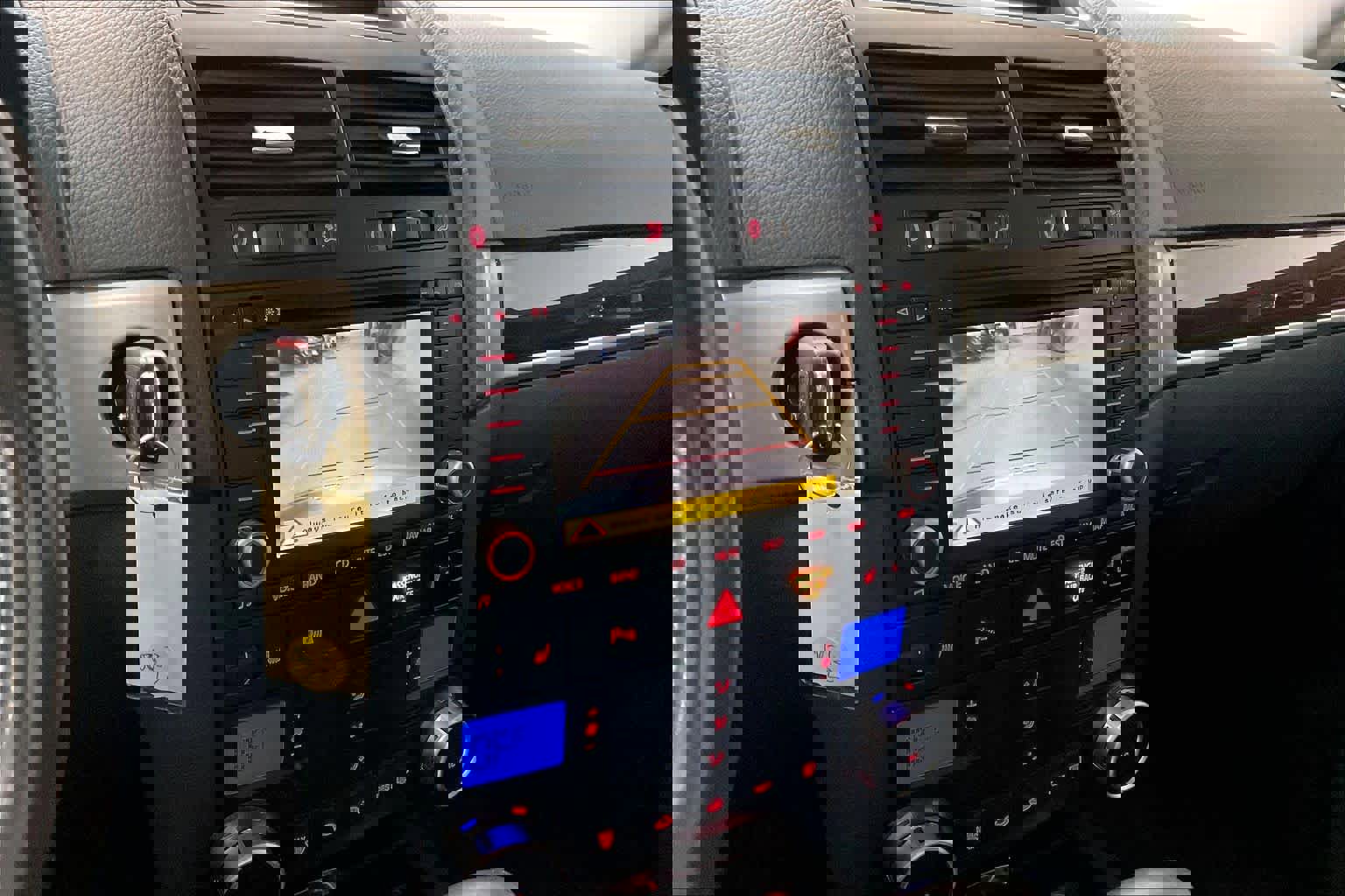 Used 2008 Volkswagen Touareg V8 image 21