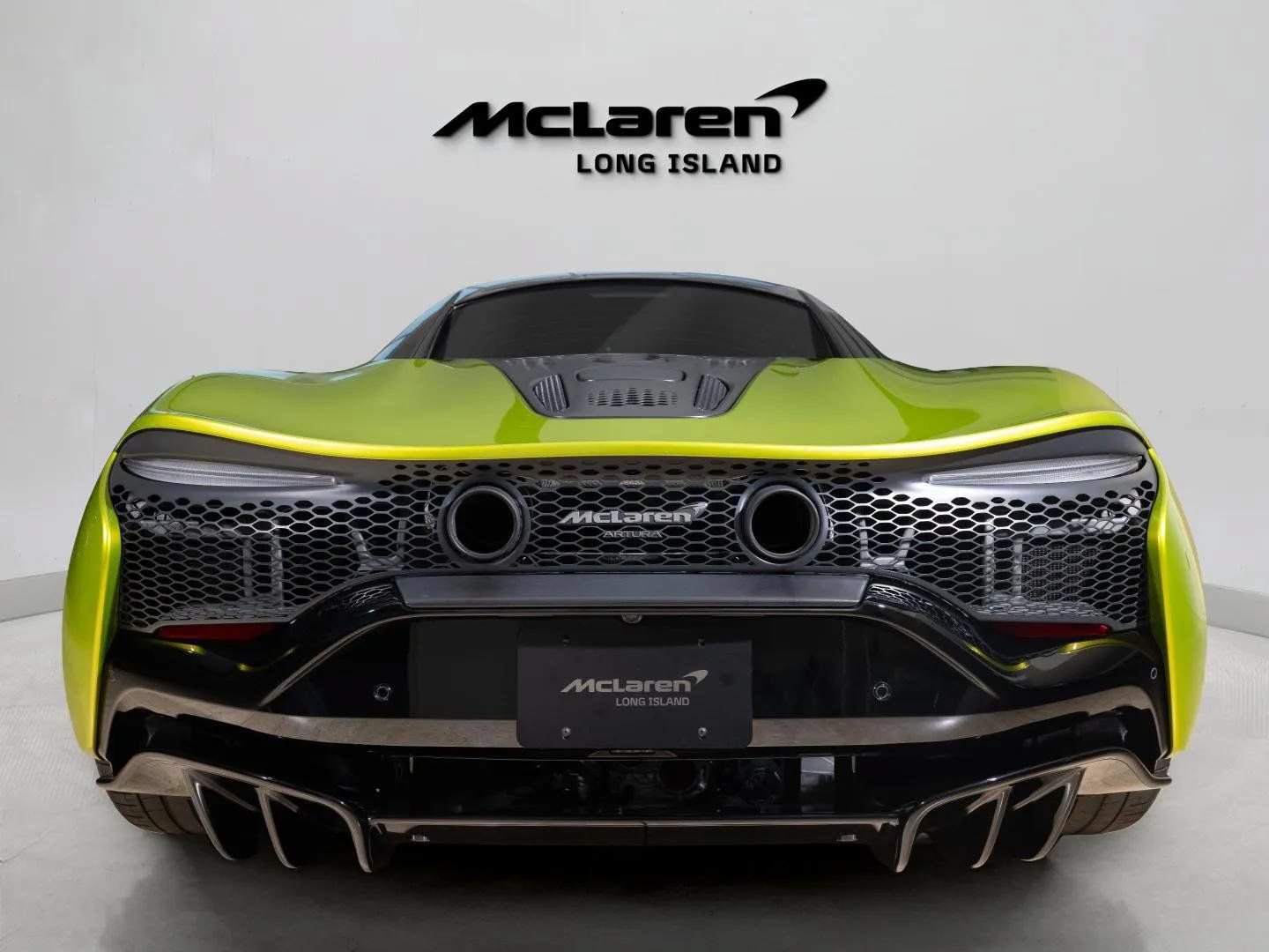 Used 2023 McLaren Artura RWD image 6