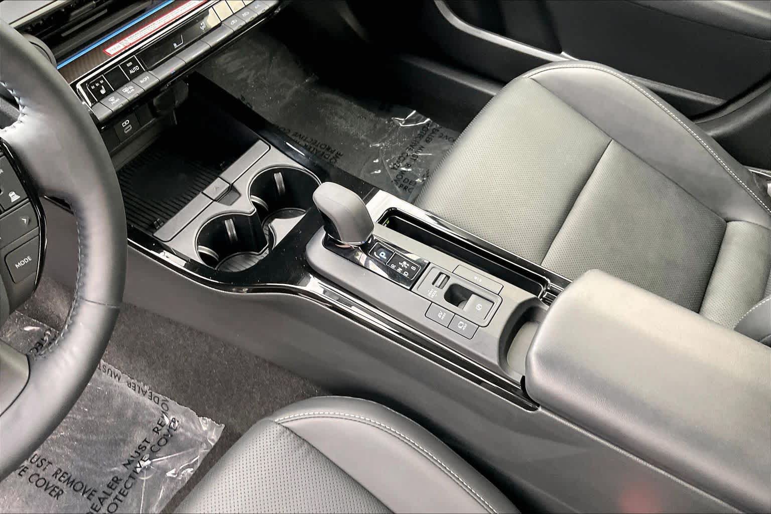 Used 2024 Toyota Prius XLE AWD/4WD image 16