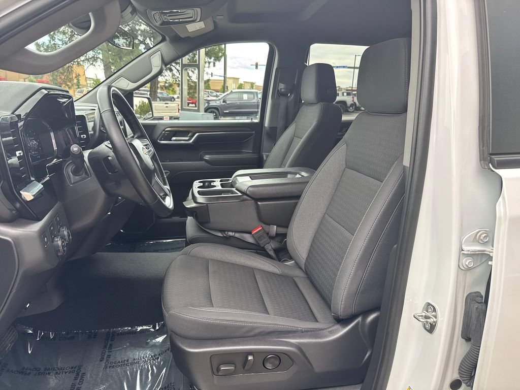 Used 2024 Chevrolet Silverado 1500 LT AWD/4WD image 9