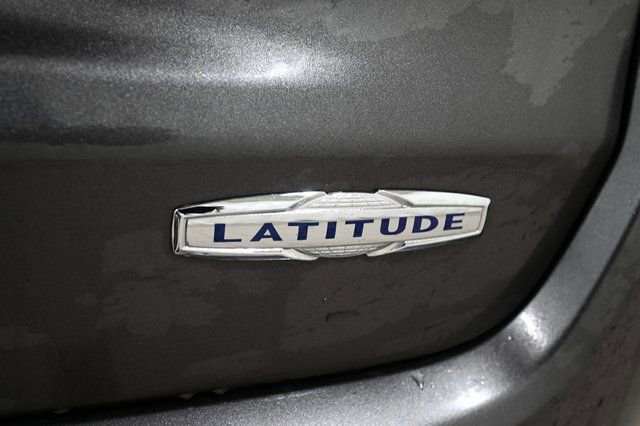 Used 2024 Jeep Compass Latitude image 19