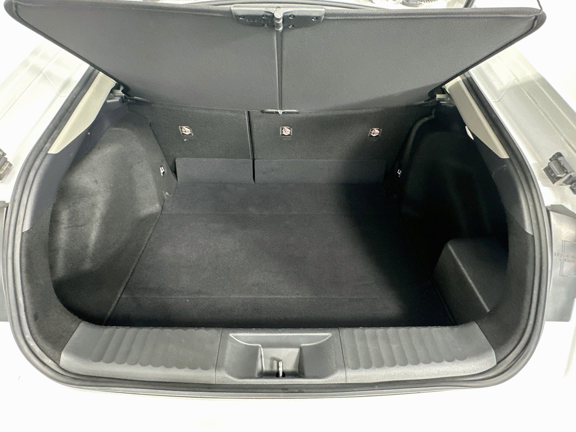 Used 2024 Toyota Prius LE FWD image 29