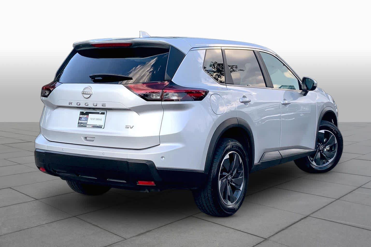 Used 2024 Nissan Rogue SV FWD image 13