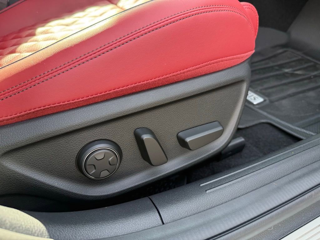 Certified 2025 Genesis G70 3.3T Advanced w/ Sport Prestige Package image 18