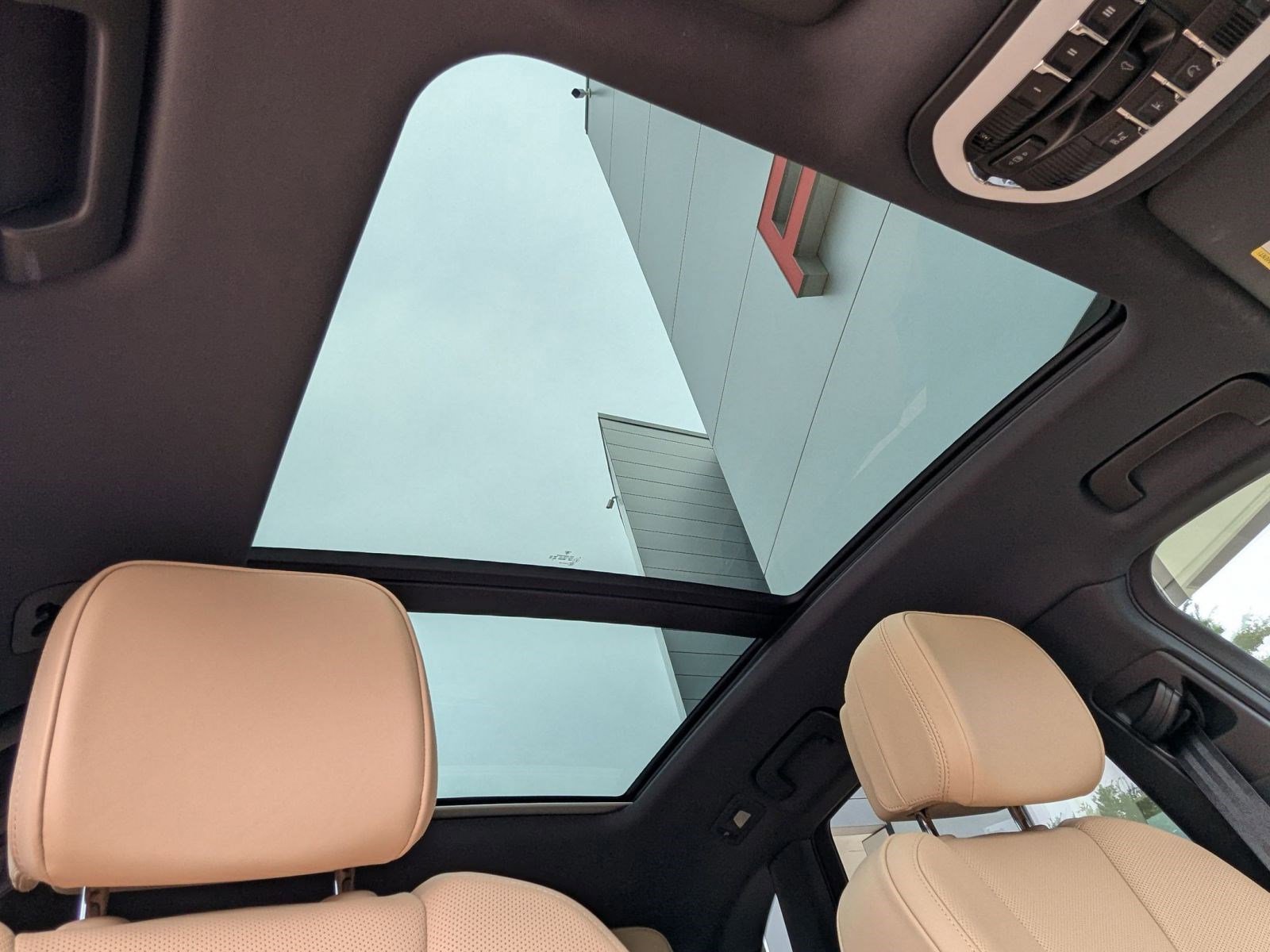 Certified 2026 Porsche Macan AWD/4WD image 26