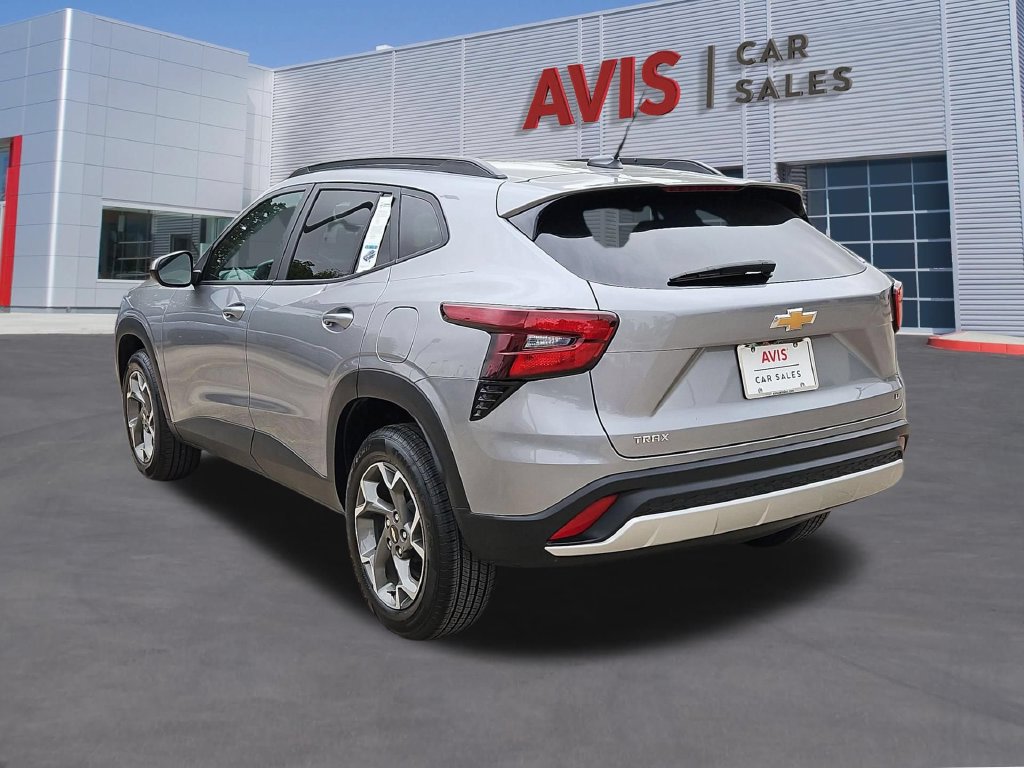 Used 2025 Chevrolet Trax LT w/ LT Convenience Package FWD image 9