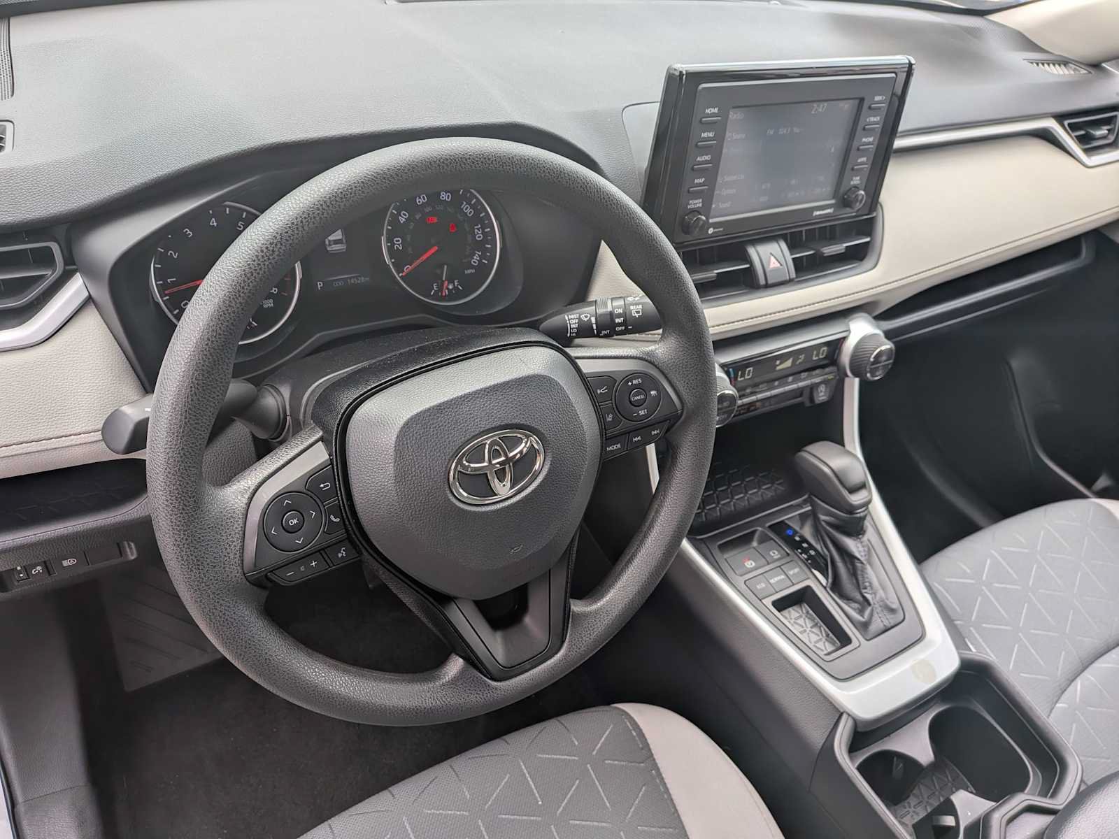 Used 2021 Toyota RAV4 XLE FWD image 2