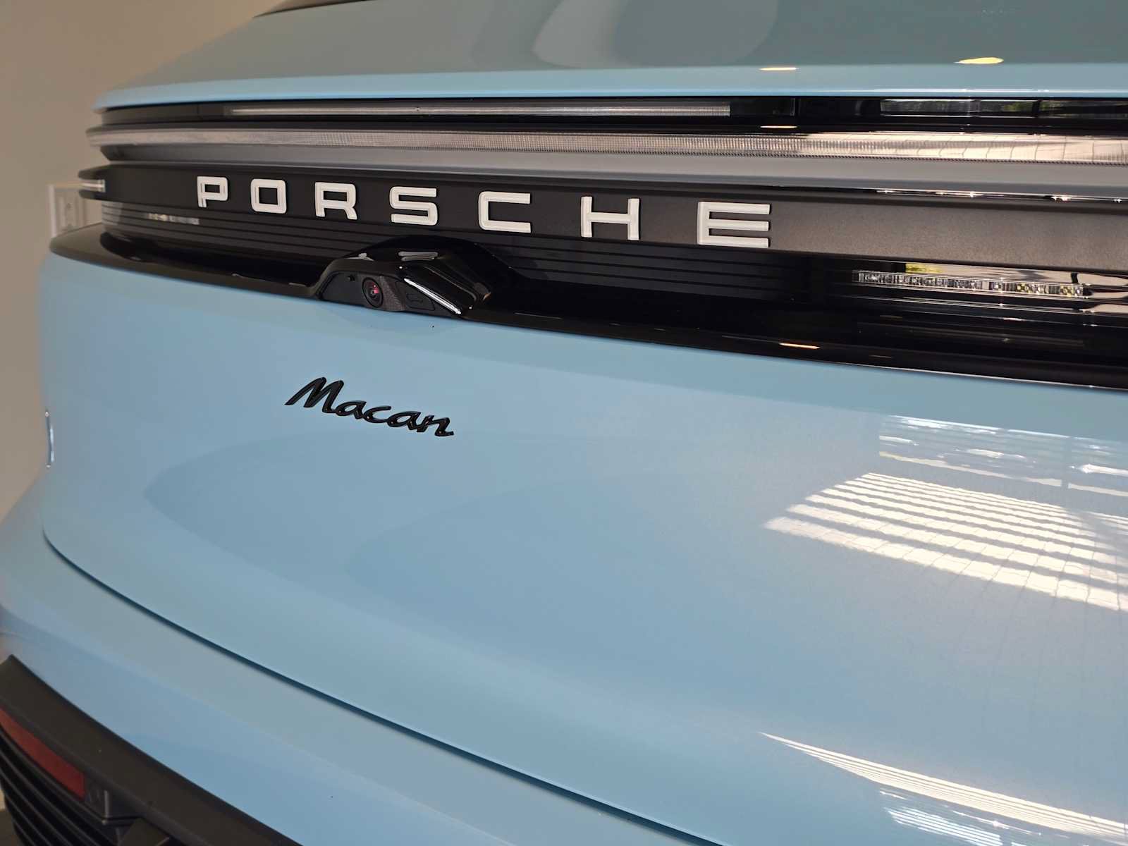 Used 2025 Porsche Macan Electric RWD image 13