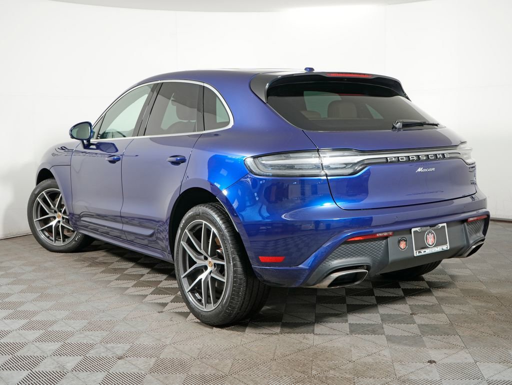 Certified 2024 Porsche Macan image 3