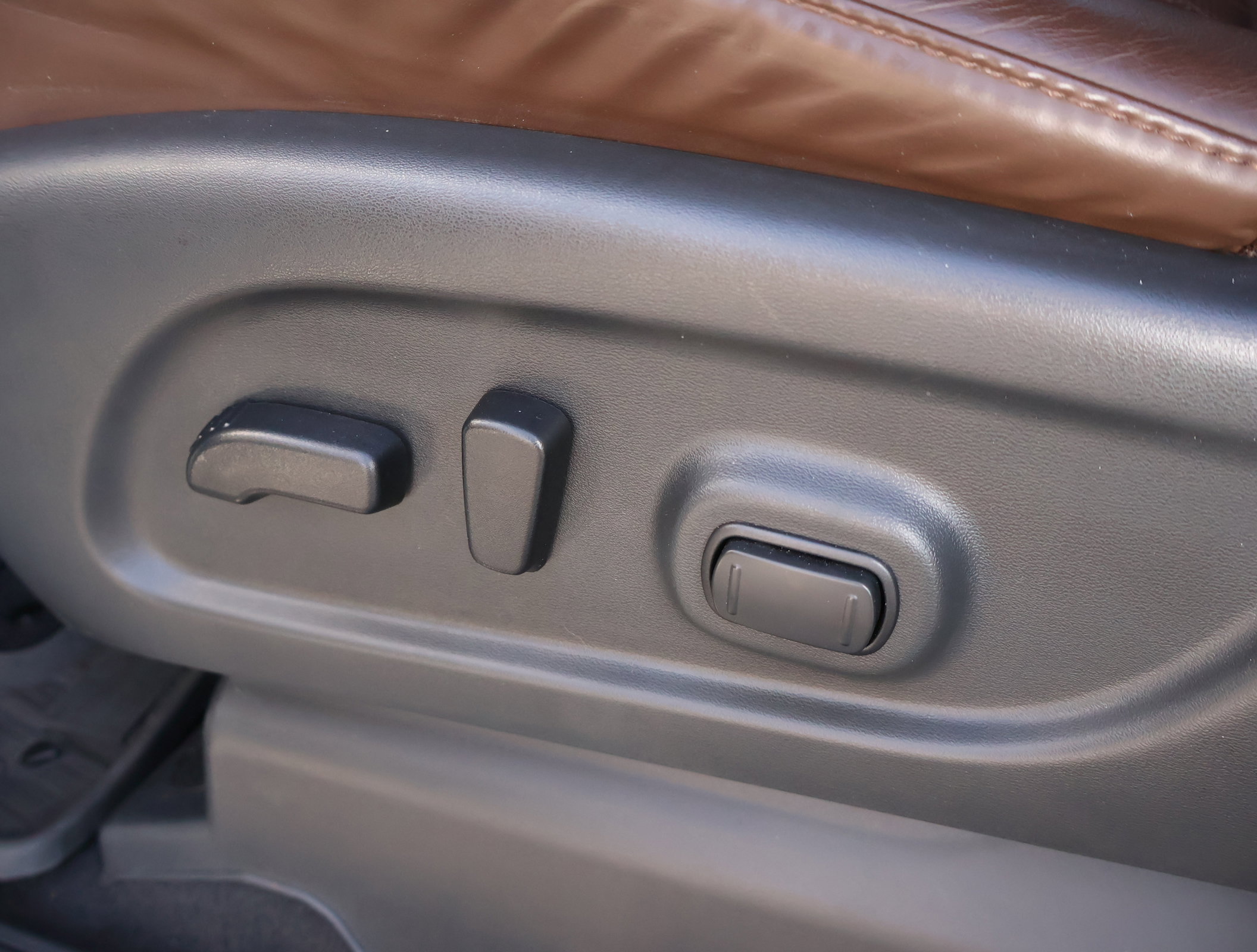 Used 2021 Nissan Titan Platinum Reserve w/ Off Road Protection Package image 11