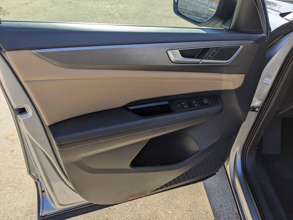 Certified 2024 Volkswagen Atlas Cross Sport SE image 9