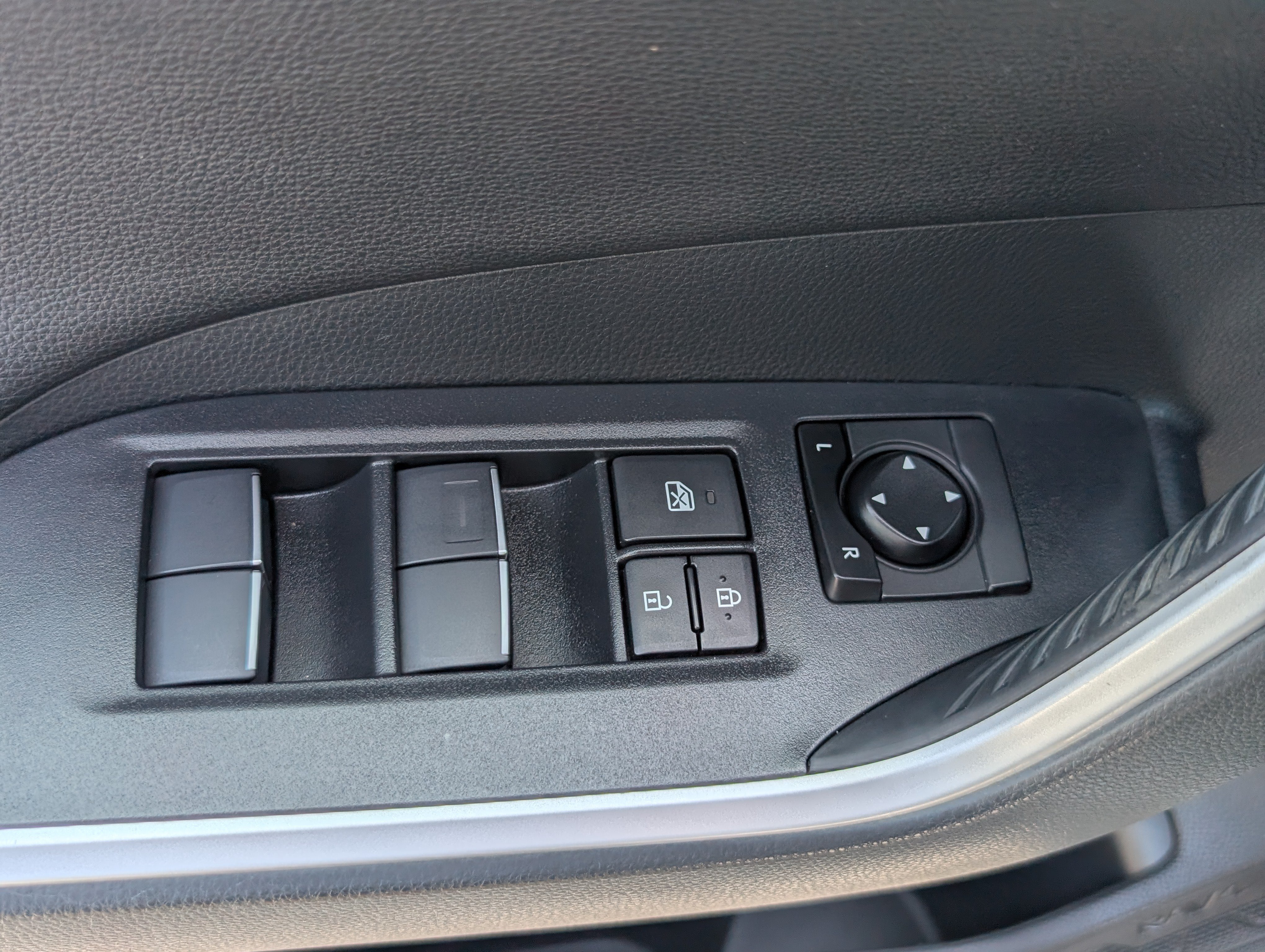Used 2020 Toyota RAV4 XSE w/ XSE Grade Weather Package AWD/4WD image 19
