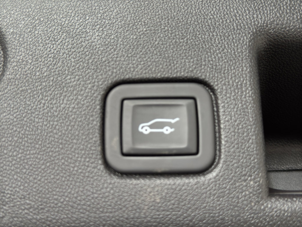 Used 2024 Chevrolet Equinox LT w/ LPO, Floor Liner Package FWD image 42