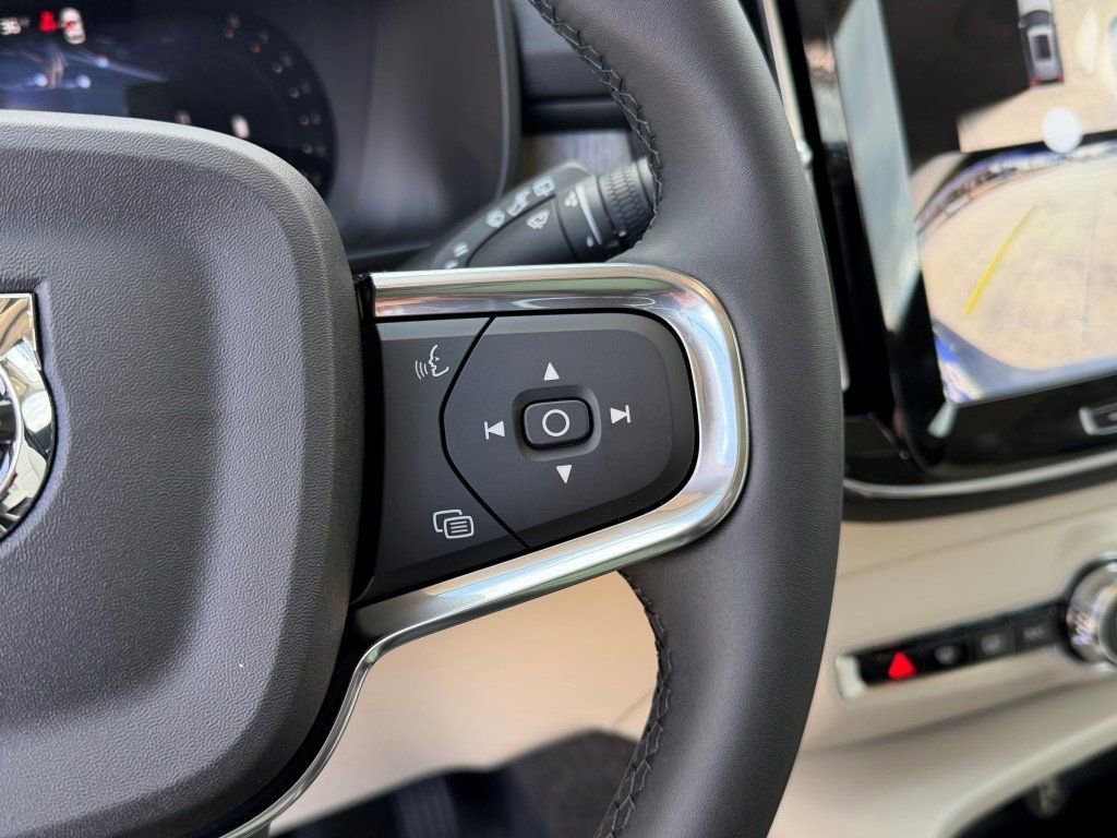 New 2026 Volvo XC40 B5 Ultra w/ Protection Package Premier image 28