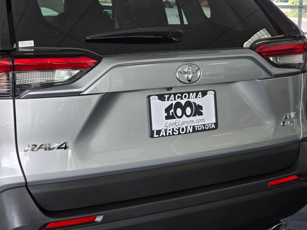Used 2025 Toyota RAV4 XLE image 12