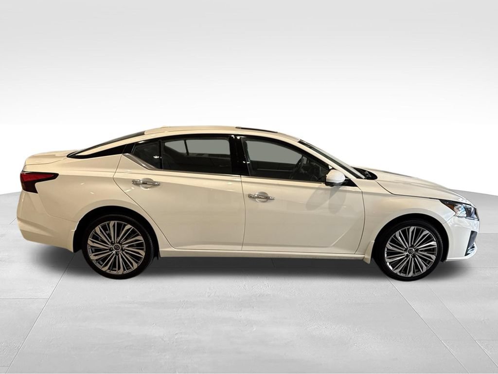 Used 2025 Nissan Altima 2.5 SL AWD/4WD image 8
