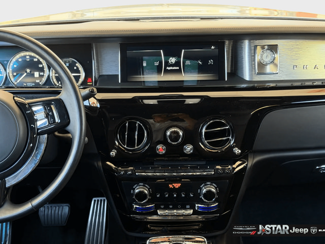 Used 2022 Rolls-Royce Phantom Sedan RWD image 15