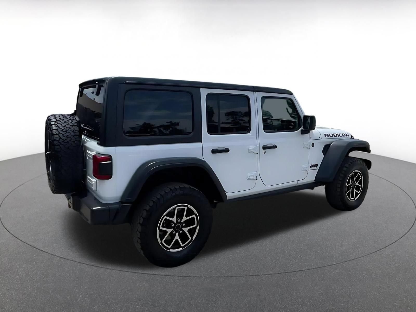 Used 2025 Jeep Wrangler Unlimited Rubicon AWD/4WD image 12