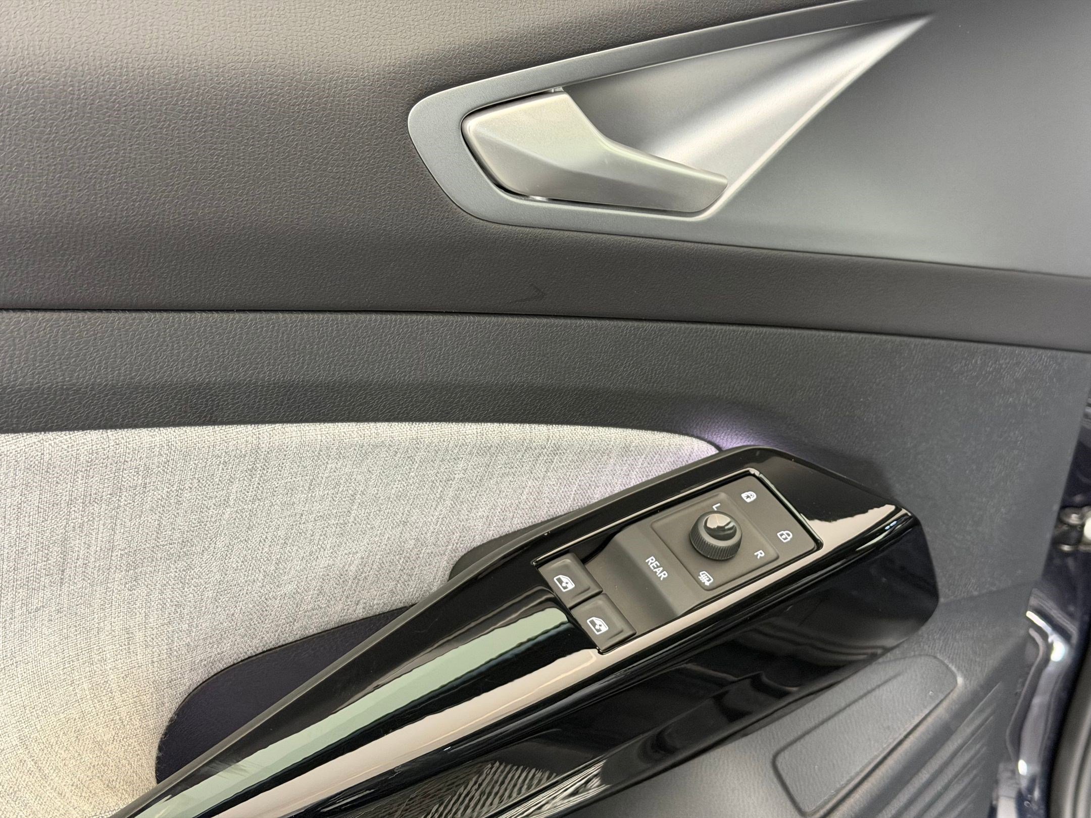 Used 2025 Volkswagen ID.4 Pro image 14