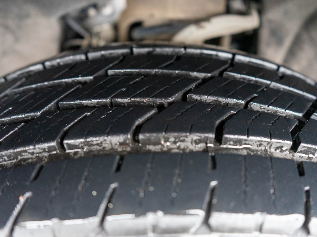 Used 2022 GMC Yukon AT4 w/ Technology Package image 41