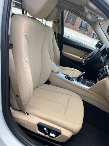 Used 2016 BMW M4 Convertible w/ Executive Package RWD image 16