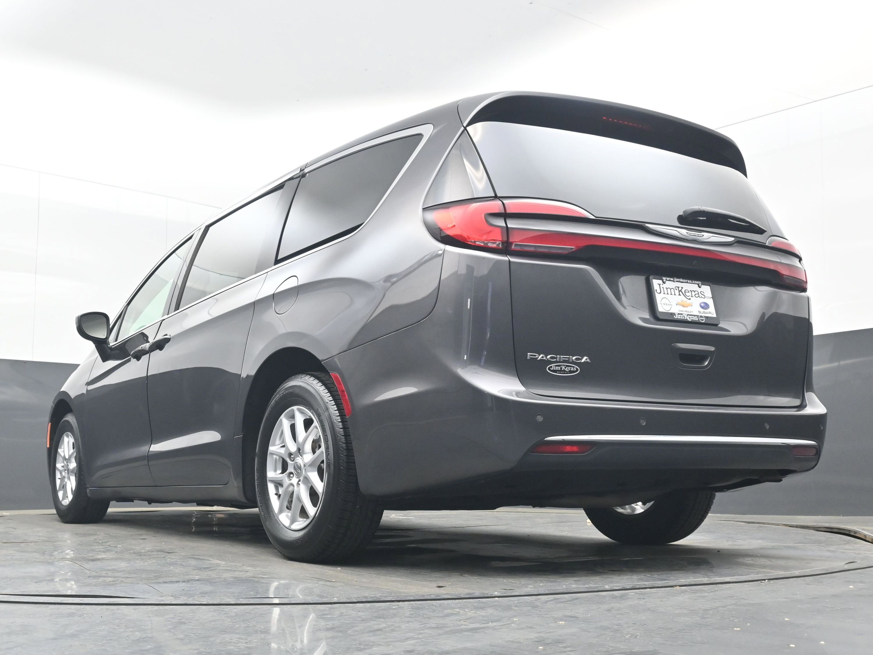 Used 2023 Chrysler Pacifica Touring-L image 29