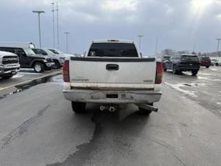 Used 2006 GMC Sierra 2500 SLT w/ Heavy-Duty Power Package AWD/4WD image 3