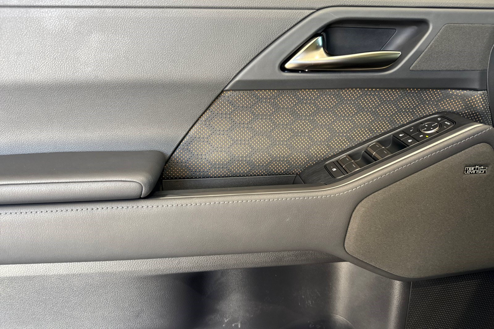 Certified 2024 Lexus GX 550 w/ Accessory Package (Z1) AWD/4WD image 12
