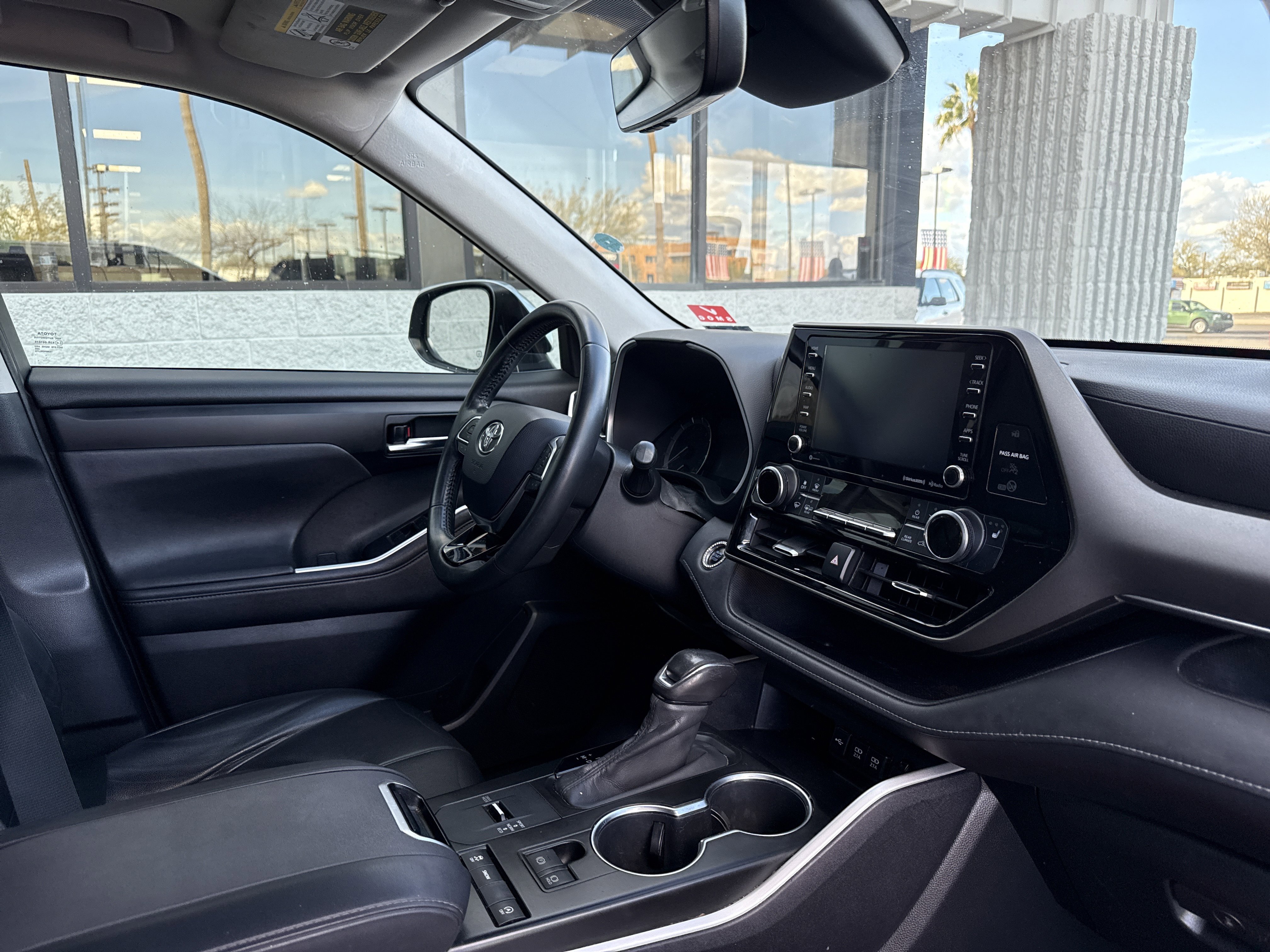 Used 2020 Toyota Highlander XLE image 30