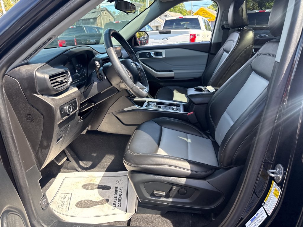 Used 2024 Ford Explorer XLT w/ Equipment Group 202A AWD/4WD image 27