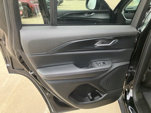 Certified 2023 Jeep Grand Cherokee Laredo w/ Luxury Tech Group I image 21