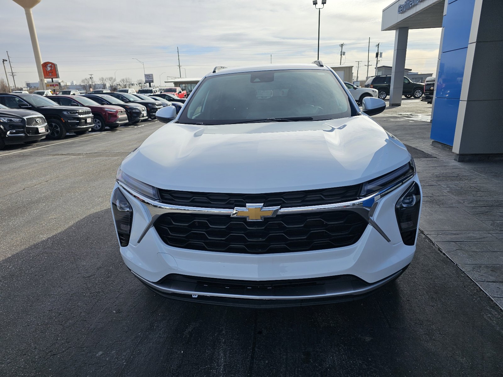 Used 2025 Chevrolet Trax LT w/ LT Convenience Package image 8