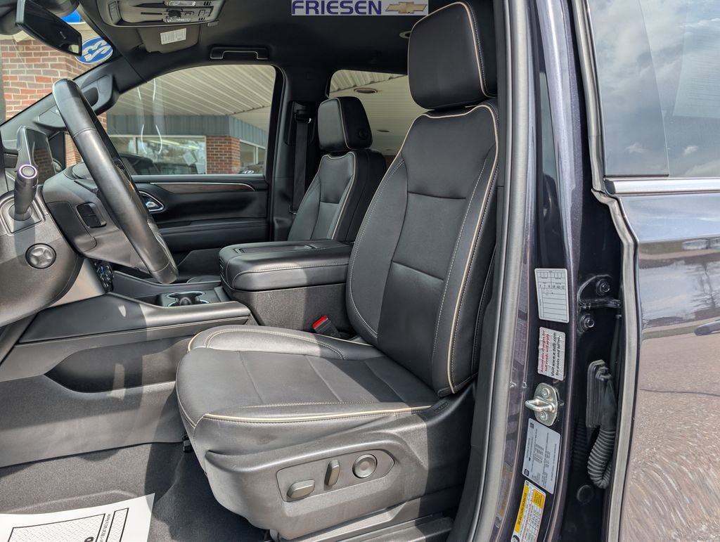 Used 2023 Chevrolet Suburban Premier image 9